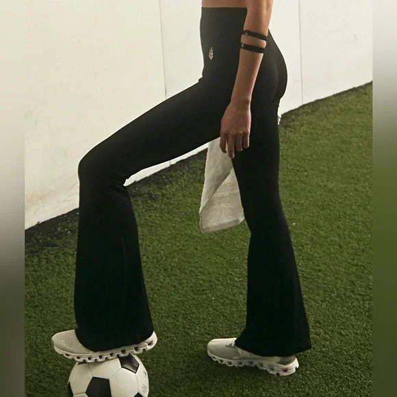 🛑SOLD!🛑 Free People Happiness Runs Muscle Tank & Good Karma Flare Leggings SET - Picture 5 of 16